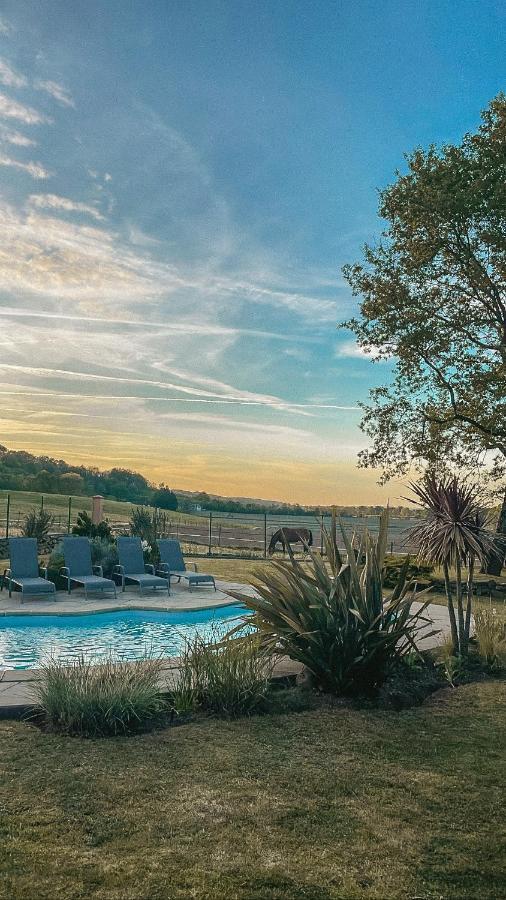 Domaine Des Pierres Trouvees Bed & Breakfast Saint-Vincent  ภายนอก รูปภาพ